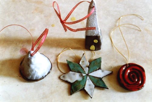 Foto von Weihnachtsdeko aus Keramik